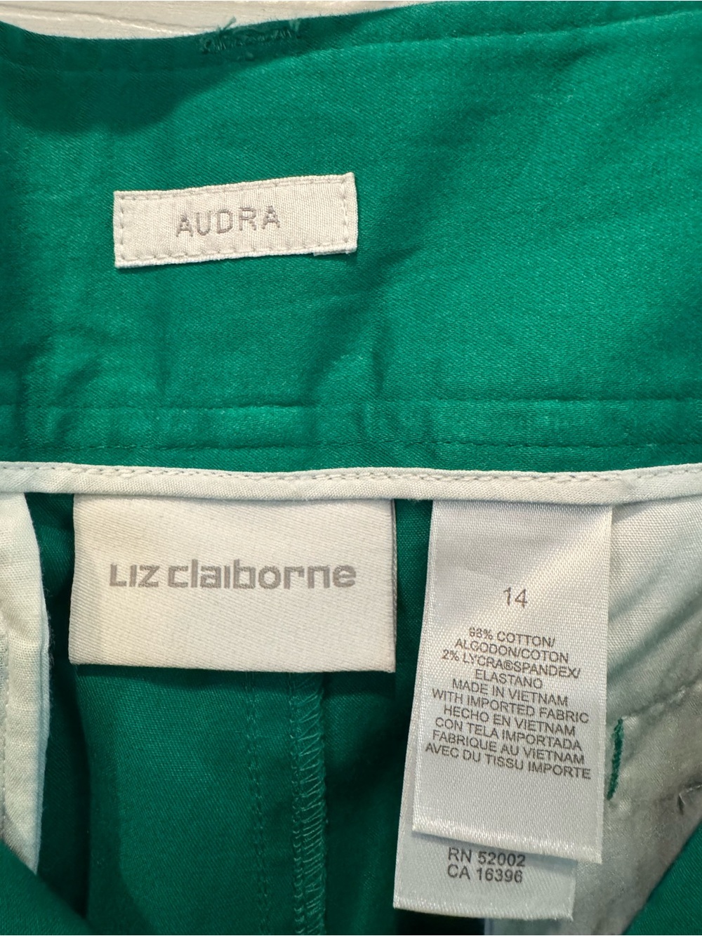 Liz Claiborne Women's Audra Capri Crop Pants Size 14 Green Scarf Belt - Picture 3 of 6